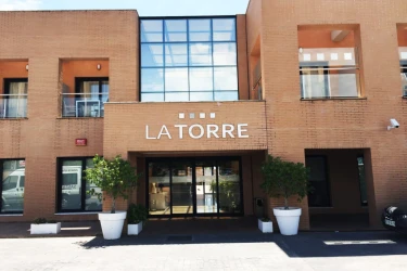 centro-residencial-la-torre-fachada