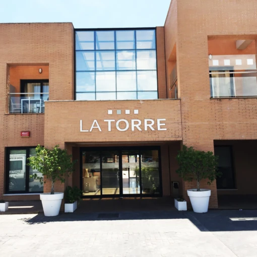 centro-residencial-la-torre-fachada