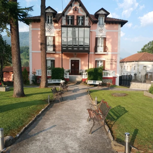 Residencia de ancianos La Encina