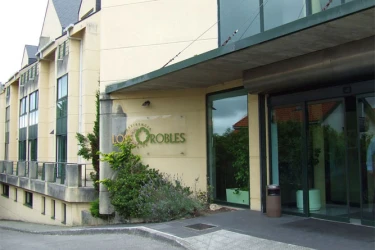 residencia-de-ancianos-los-robles-fachada
